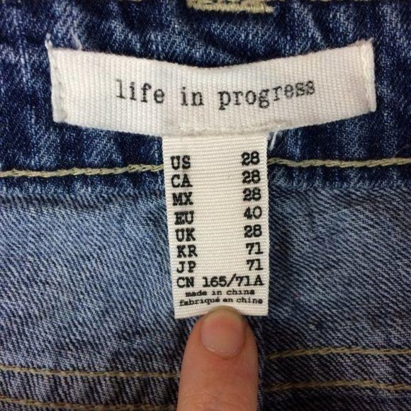 Life In Progress Women's Size 28 Medium Wash Distressed Blue Jeans Destroyed - Picture 6 of 6